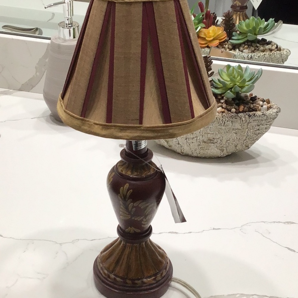 Small decorative lamp with shade